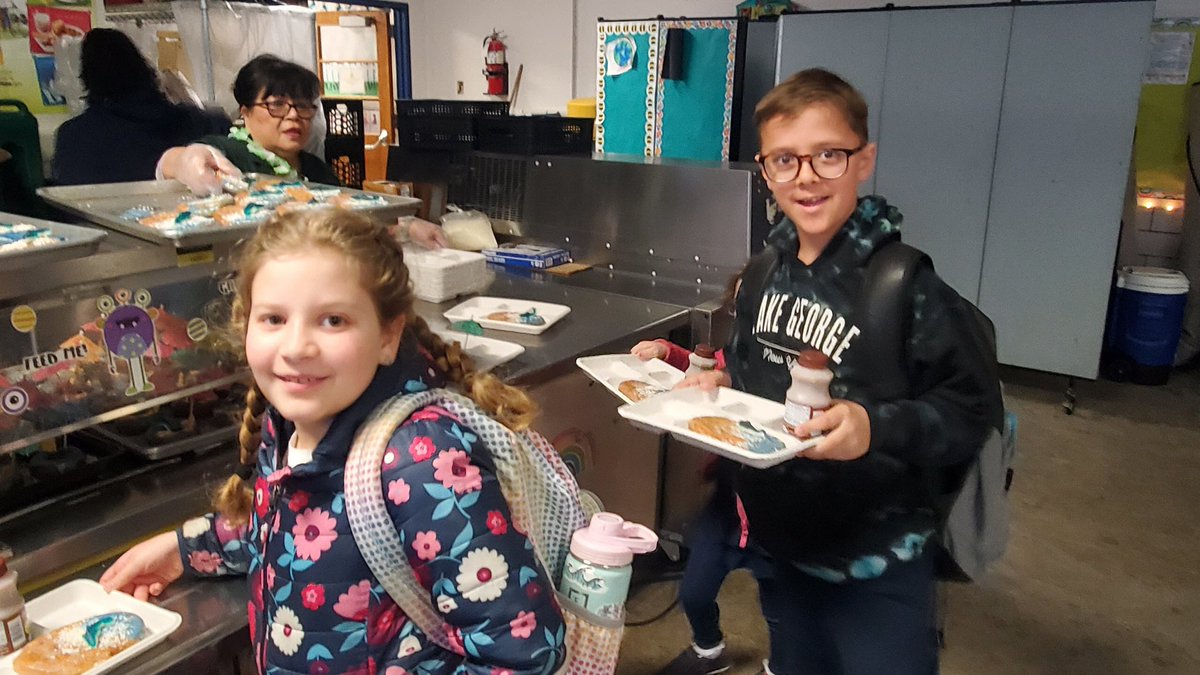 It’s National School Breakfast Week!! Ms. Purdy made breakfast so fun this morning to give the students a great start to their day!! @ACPSNutrition @ACPSk12 #NSBW24