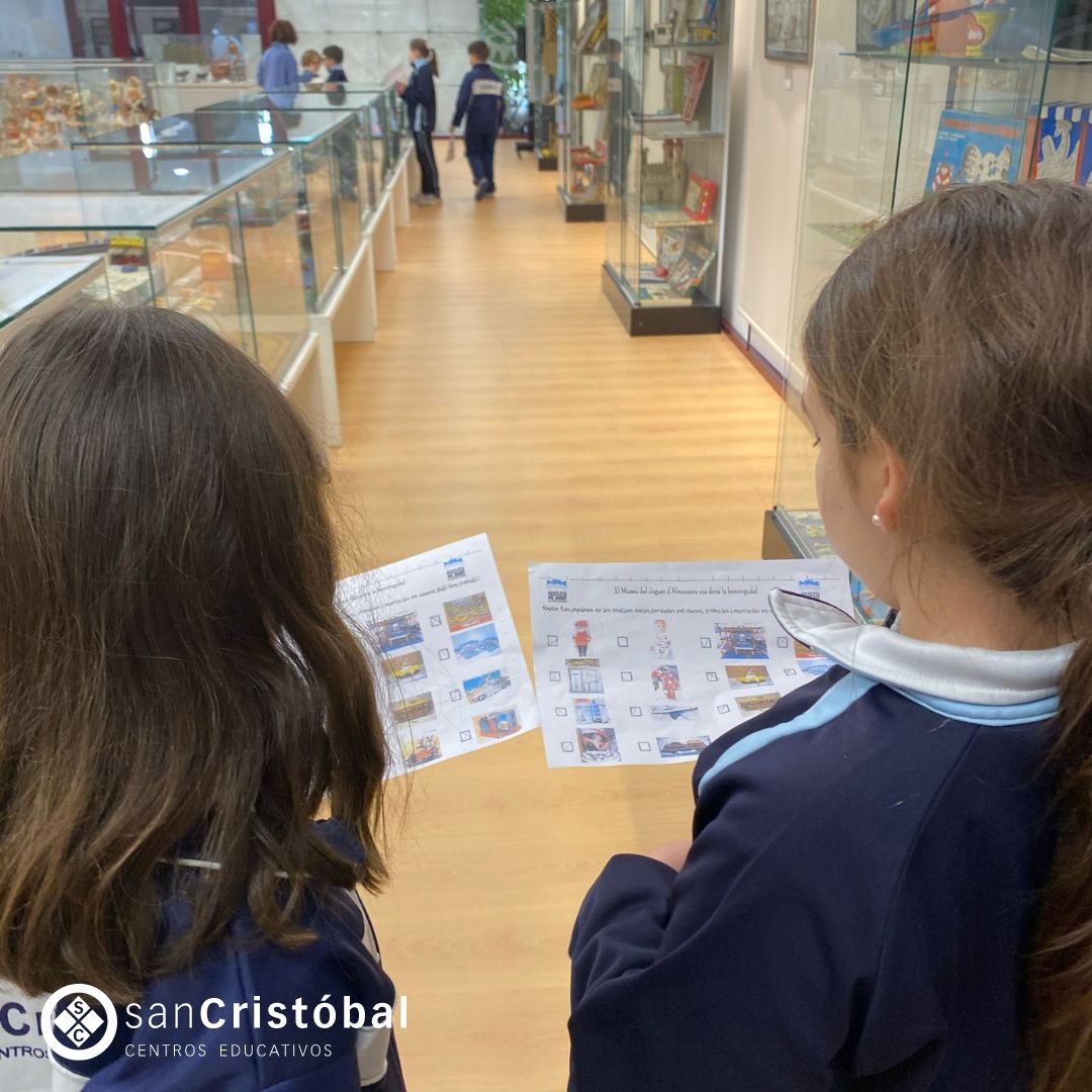 🧸🕰️ Alumnos de Primaria del Colegio San Cristóbal exploraron el Museo del Juguete de Almazora, convirtiéndose en detectives del pasado. Descubrieron la evolución del juego y la creatividad. ¡Una lección inolvidable! 🚀📚

👉sancristobalsl.com/noticias/un-sa…
