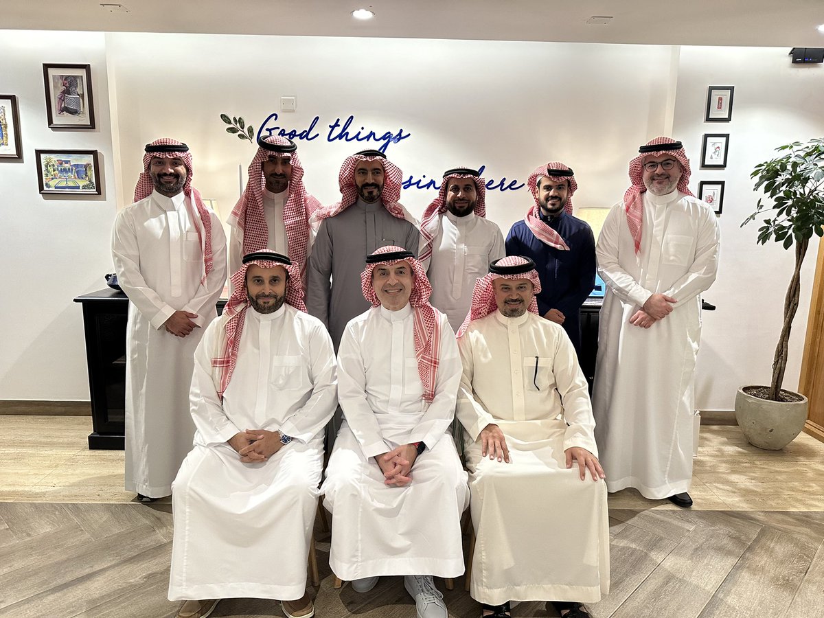 oaljama's tweet photo. سعدت جدا هذه الليلة باستضافتي من قبل @EoEast للحديث في أمسية خاصة وموجهة لرواد الأعمال عن (الموازنة بين الأسرة والعمل)،  وأخص بالشكر الأستاذ فوزي القاضي @FawziAlkadi ، الأمسية عقدت برعاية @cafe_toss مكان لطيف ومميز بمدينة الخبر. https://t.co/C4naSF1gWQ