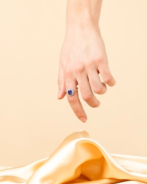 ParqueAlmenara's tweet image. Este anillo de Lotus Silver se ha convertido en una pieza icónica que no puede faltar en tu joyero. ¿Aún no lo tienes?

Lotus Silver LP3459-3 en #timeroad 

#tiendastimeroad #joyas #joyeria #anillo #anillos #anilloladydi #ParqueAlmenara