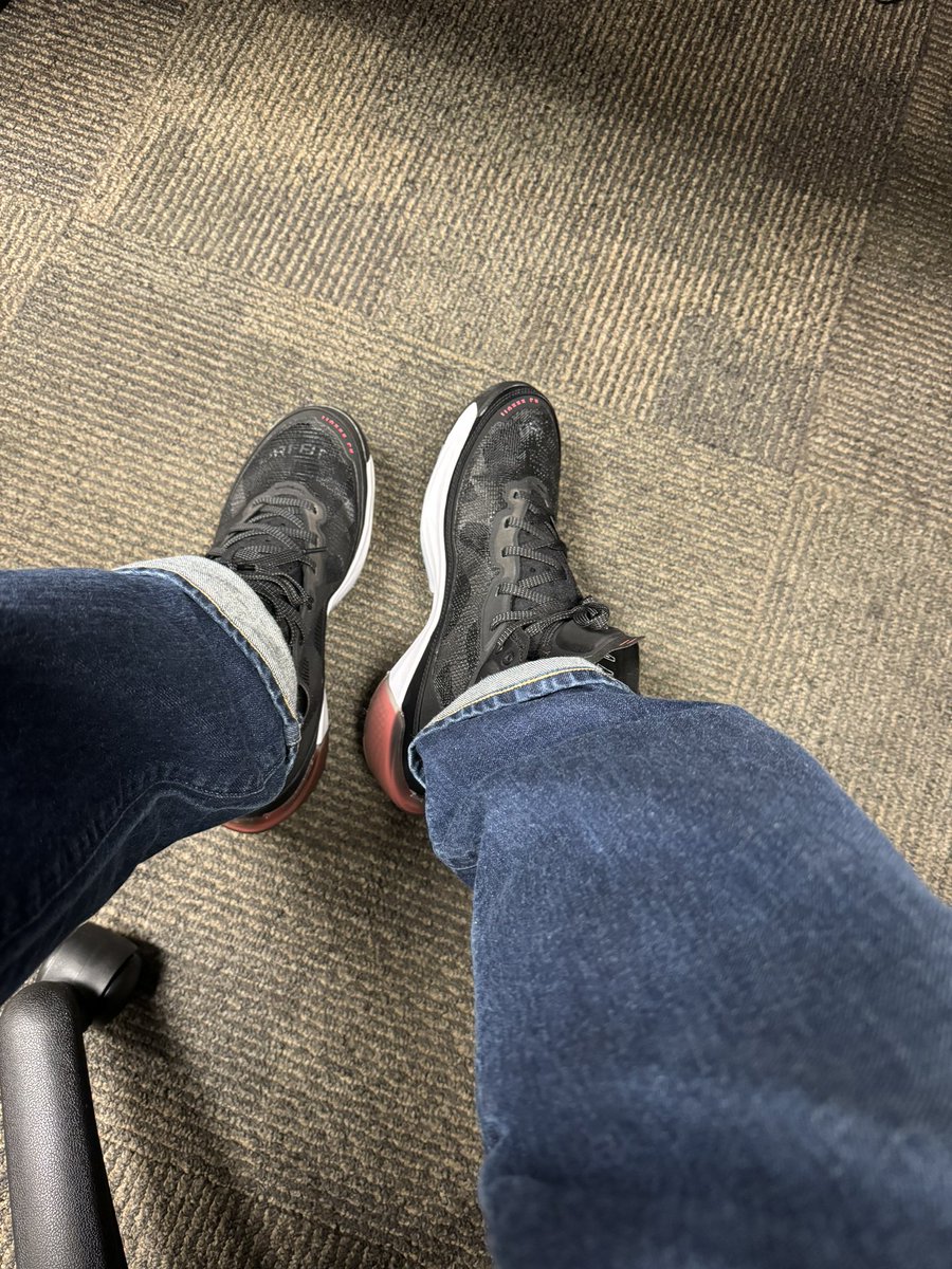 Crossed up like 6 team members on my way to the bathroom

#366in24