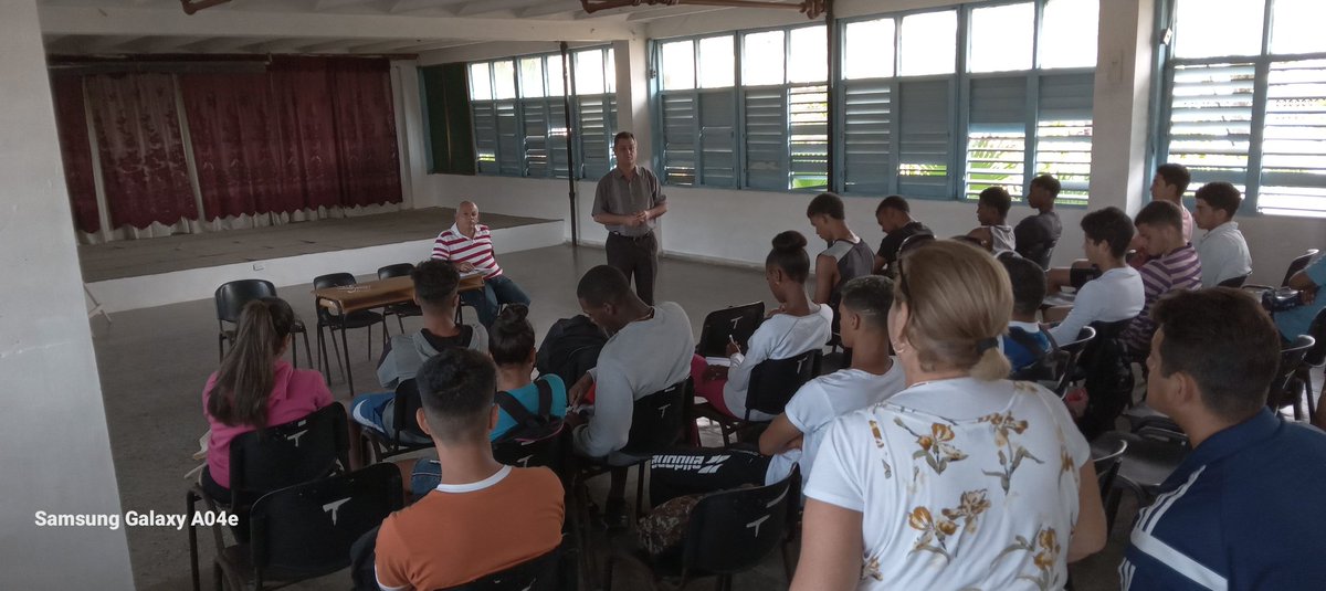 Intercambio con estudiantes de nuevo ingreso de la Facultad de Cultura Física, de la @UPRCuba, una conversación franca y fresca. Excelente experiencia @FeuCuba