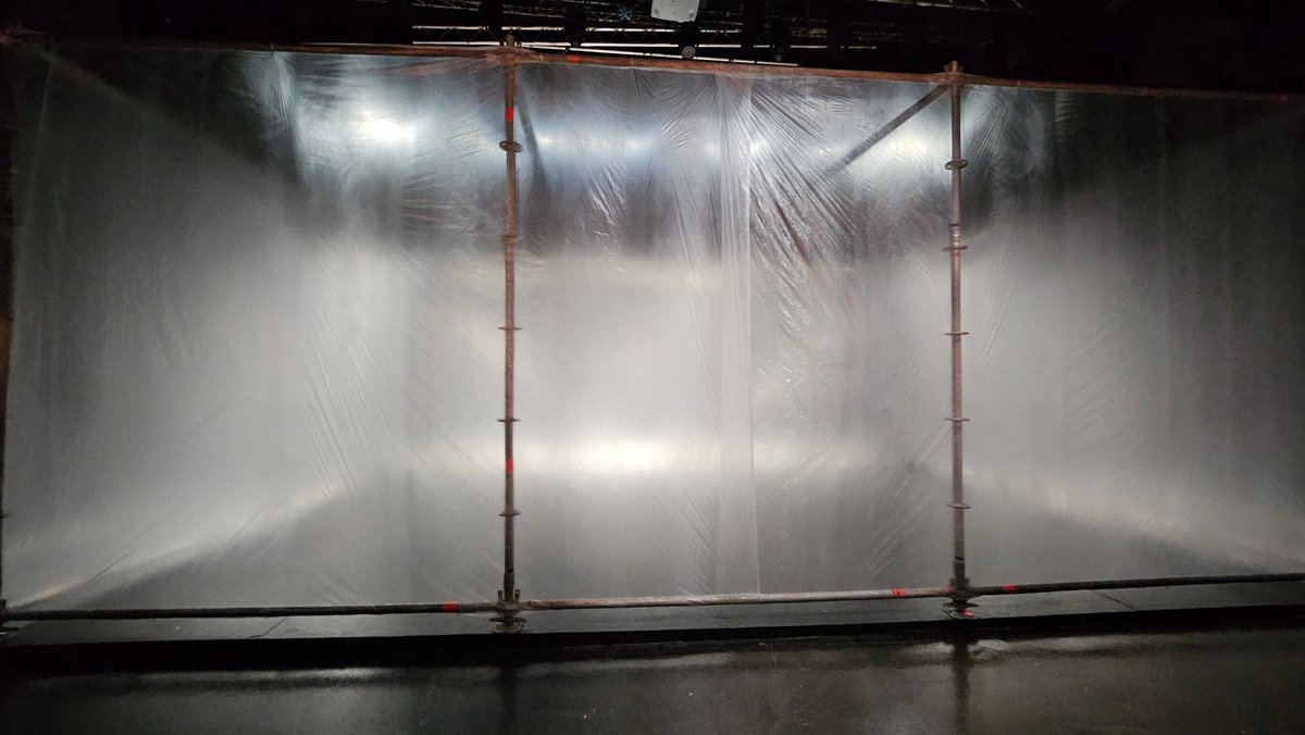 AHernandezNieto's tweet photo. #AsíEmpieza #laira creación colectiva dirigida por @josemartret con Candela Arestegui, Lucía Arestegui, Albino Hernández, Ana Lucas, Alba Rico y Julieta Toribio producida por Descalzos Producciones que está prorrogando en @teatroQSF https://t.co/lCCJGFg67r