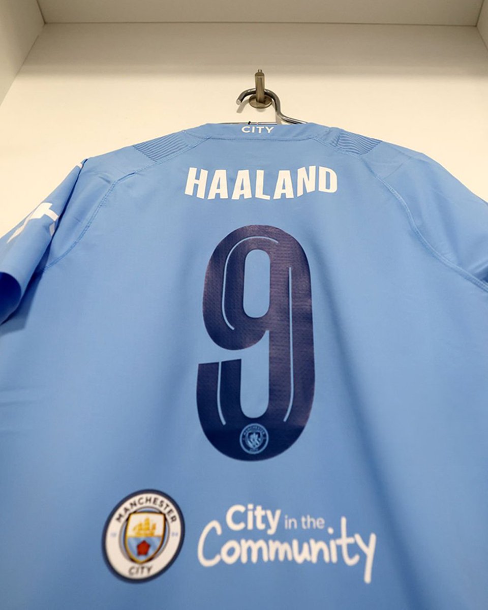 TeamHaaland9's tweet photo. Arrived at the stadium 🏟️🔵

@erling https://t.co/n1rCPfwsiP