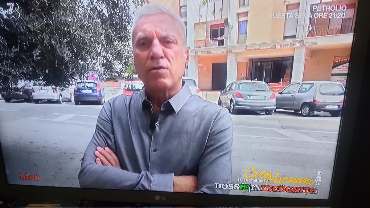 unoenessunoe's tweet photo. Oggi in tanti, compresi esimi professori, si chiedono a cosa serva l'antimafia in Italia? Perchรฉ noi siamo quelli che celebriamo i magistrati antimafia dopo che sono stati ammazzati. Come #Borsrllino. Grazie @pif_iltestimone per averlo ricordato (e intervistato #Vullo) #blob https://t.co/X3j1WXR38C