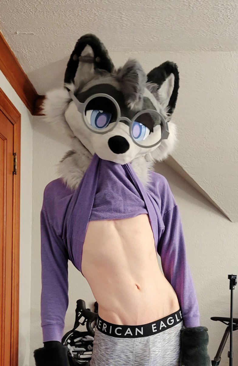 ooonRacc's tweet photo. Nerd raccoon wishes you a nice day :) https://t.co/5VHXxtliah