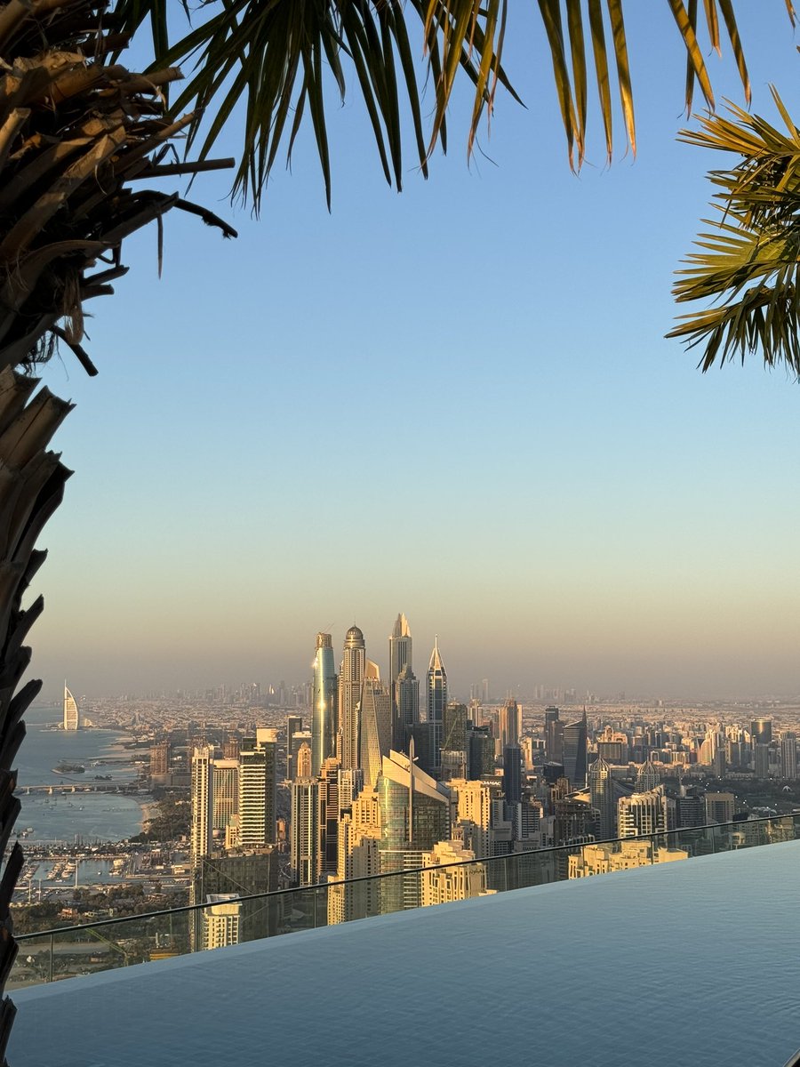 A #Dubai moment I had to capture 🌆🇦🇪