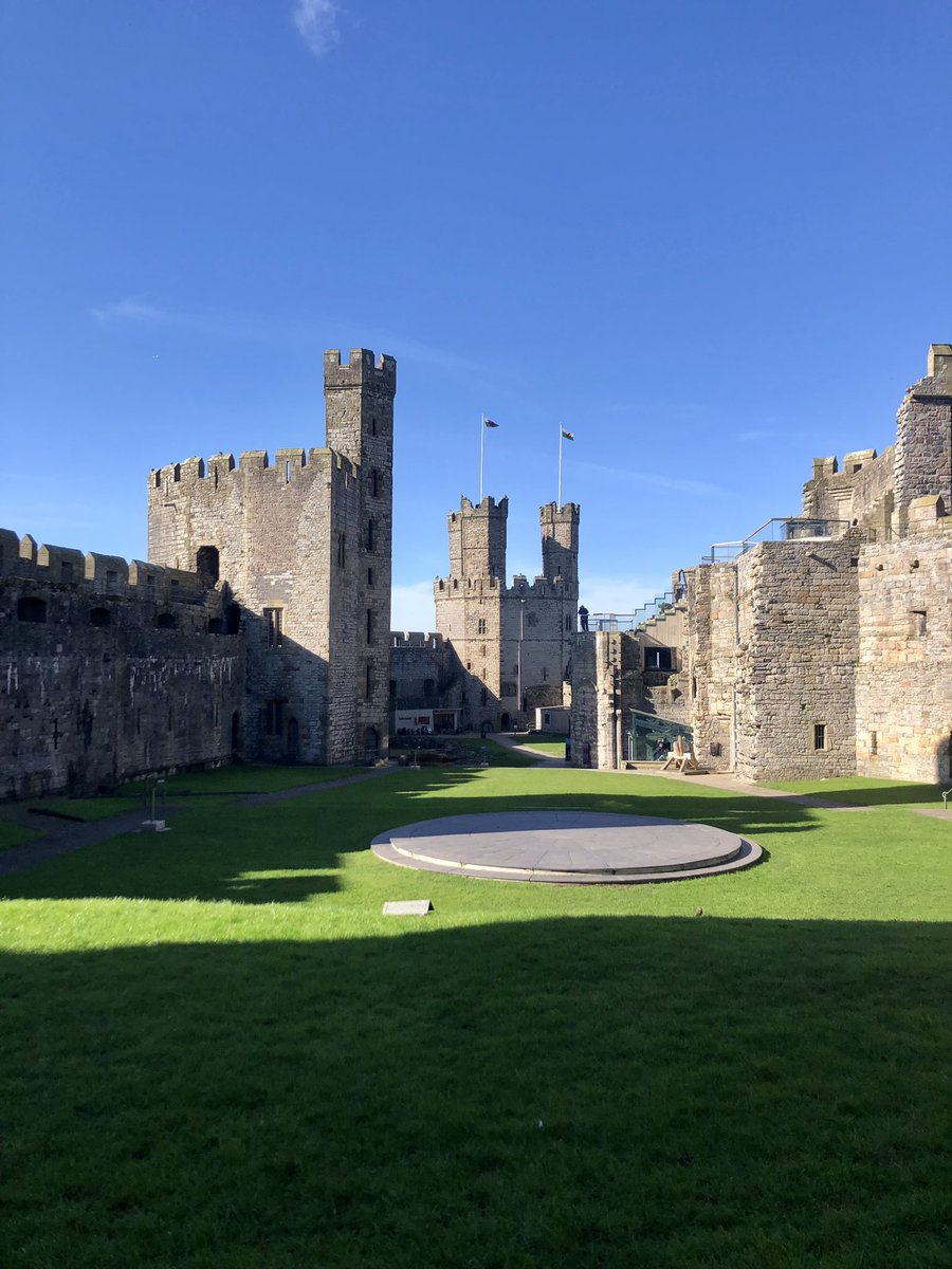 stubo37's tweet photo. Interested to learn the link between Emperor Macsen Wledig  and King Edward I building plans for Caernarfon in 1283. Linking to the Mabinogion stories was his way of winning Welsh hearts and minds. #Macsen #Mabinogion #Caernarfon #KingEdwardI #CADW #Castle https://t.co/jzQTN8eohL