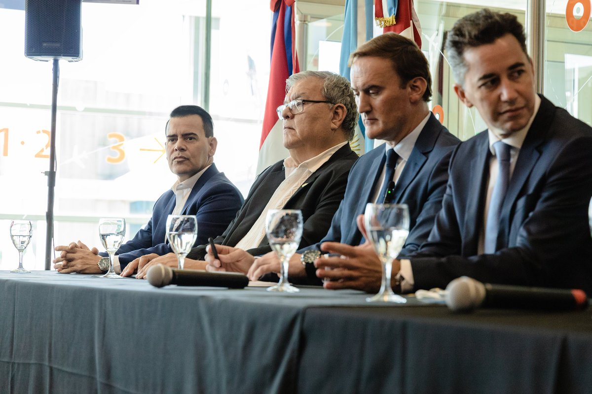 marcerodio's tweet photo. Vuelo inaugural
🇦🇷 Córdoba - 🇵🇾 Asunción

Con el objetivo de ampliar la conectividad aérea, el @gobdecordoba habilitó tres vuelos semanales que unirán nuestra provincia con la capital de Paraguay a través de la aerolínea Paranair. ✈️ https://t.co/IjUOc85e66
