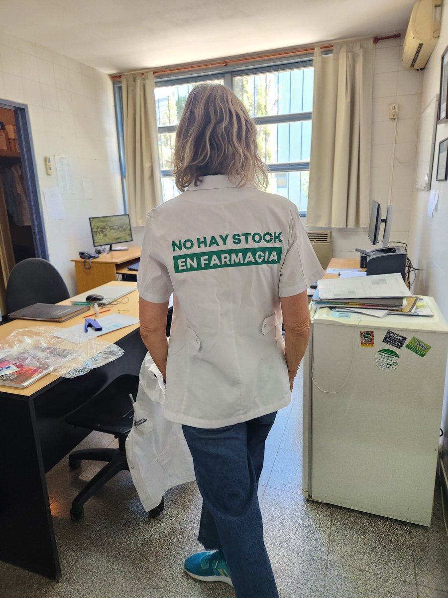 lujangiambrone's tweet photo. 34 años al servicio de la farmacia hospitalaria! Ella es un ejemplo a seguir👏 https://t.co/9xwHoHHhlb