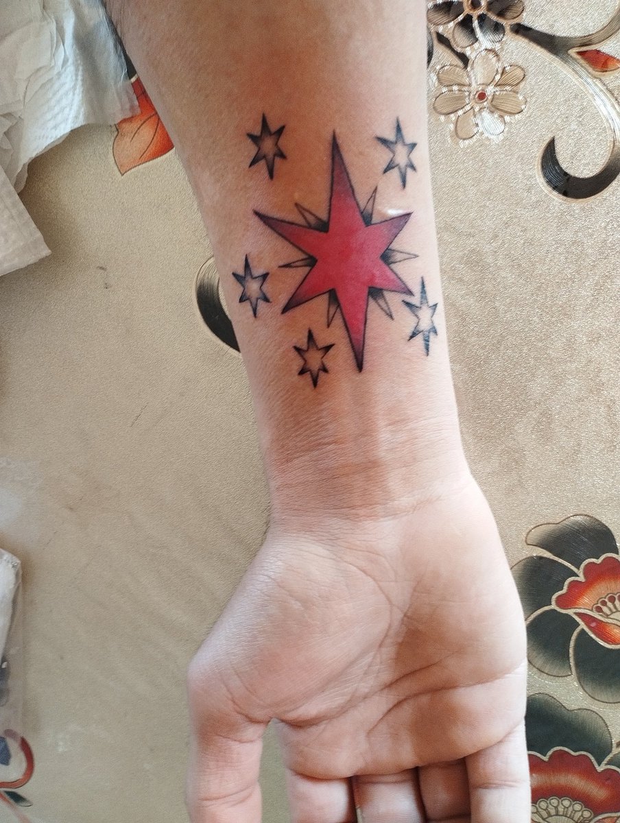 Mi nuevo Tatuaje de la Cutie Mark de Twilight Sparkle ¿Que tal me quedo? 😍