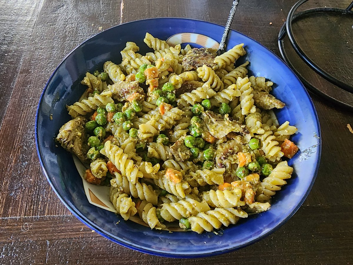 This came out soo good! The <a href="/DaringFoods/">Daring Plant Chicken</a> Lemon and herd chik'n with the HEB vegan pesto was such a slam dunk!