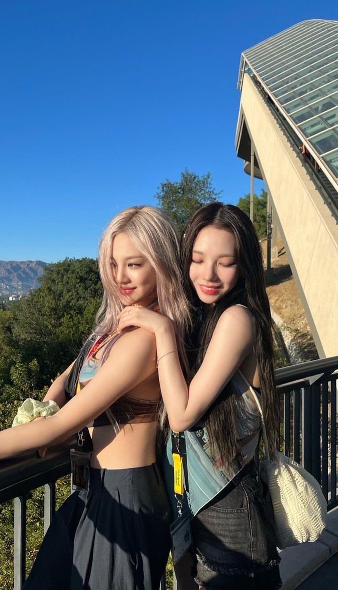 winrinasmut's tweet image. MAKING A LESBIAN KPOP FAN GC!

- only lesbians allowed, no exceptions
- mys orbits and onces preferred but any gg fandom is okay
- misandrists welcome
- rt reply and follow to be added