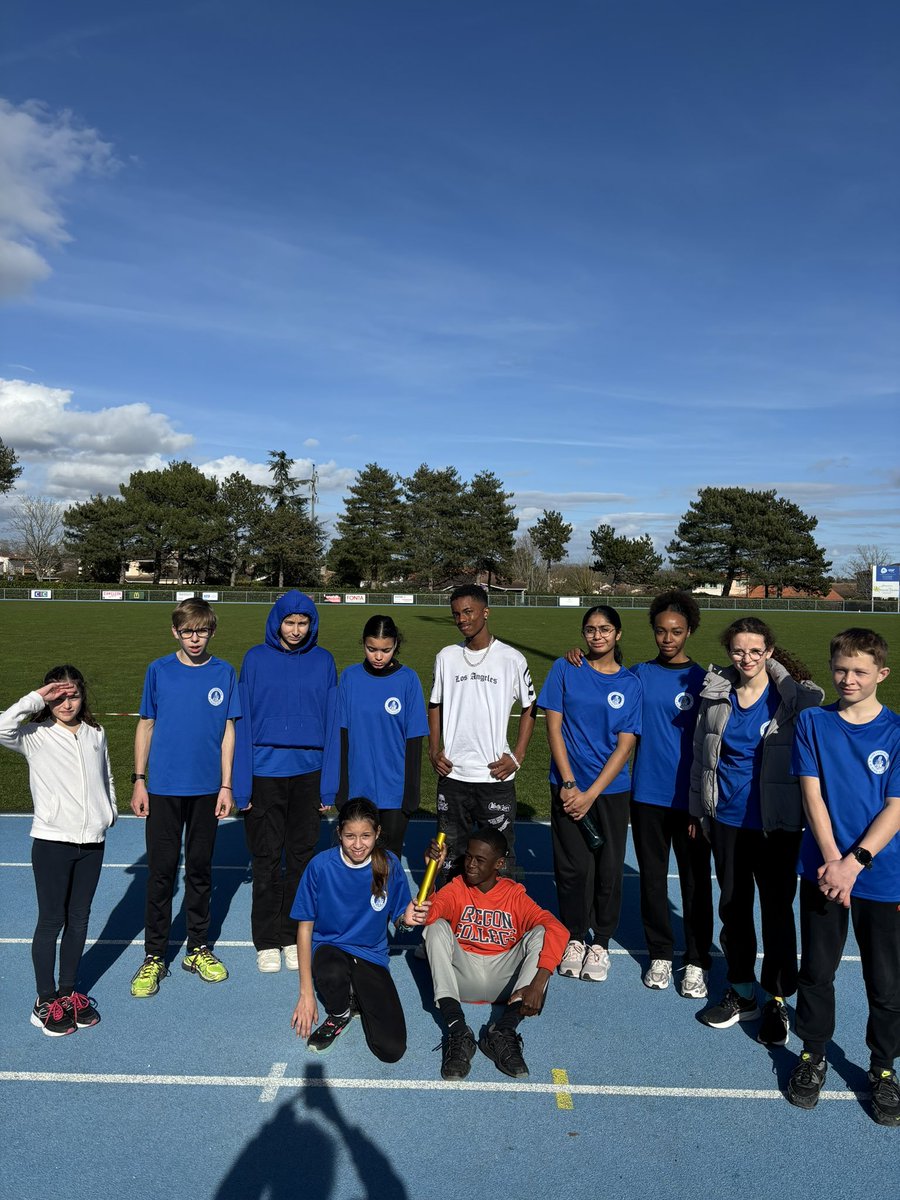 hubertine4's tweet photo. Record de l'heure pour les athlètes à L'union. 
Nos élèves ont pu parcourir 15800m en une heure .  @Clg_HAuclert . Félicitations à eux 👏🏼👏🏼 @unss @G24Toulouse https://t.co/BkLTeF7Sps