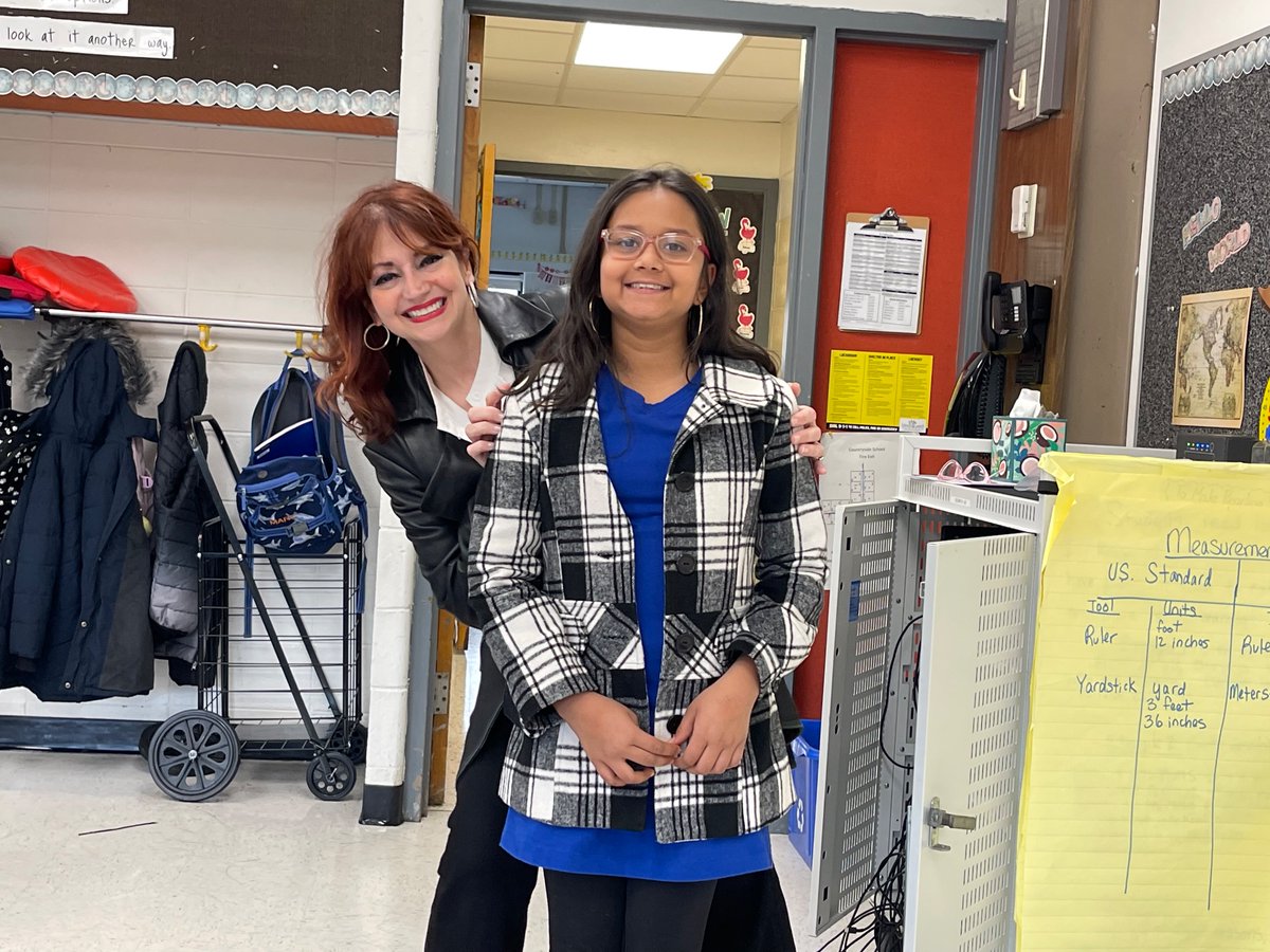 MTL_CS_Depetris's tweet photo. Read Across America Week with dressing like your (former) teacher and Wacky Wednesday!❤️
#CSTogetherIsBetter
#ThirdGradeThinkers
#YearOfDetermination https://t.co/cKaY9LwjJz