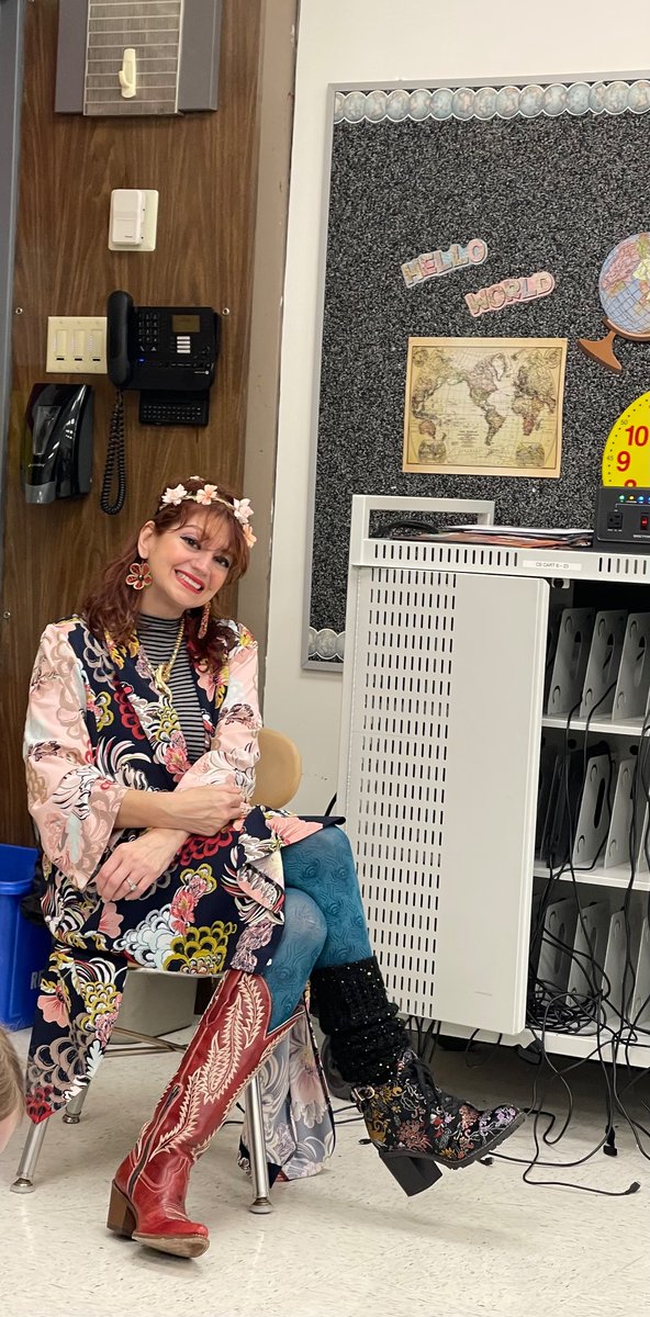 MTL_CS_Depetris's tweet photo. Read Across America Week with dressing like your (former) teacher and Wacky Wednesday!❤️
#CSTogetherIsBetter
#ThirdGradeThinkers
#YearOfDetermination https://t.co/cKaY9LwjJz