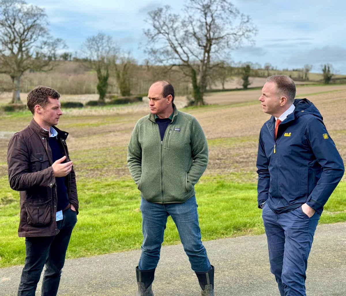 Simon, and the Best family have been leading the way in nature friendly farming for more than 20 years, so it was fantastic to get the chance to visit @ActonHouseFarm in Poyntzpass with @RSPBNI today to see best practice 👨🏼‍🌾 🌾