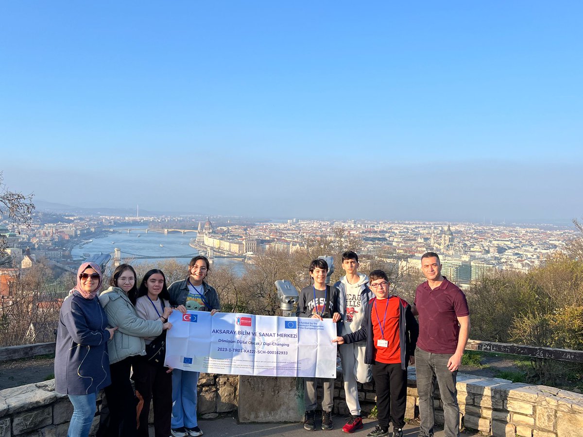 Erasmus+ Programı kapsamında Aksaray BİLSEM olarak öğrenci hareketliliğimiz Macaristan'ın Budapeşte şehrinde devam ediyor. Öğrencilerimiz, Merkez Müdürümüz Hasan Çıtak ve proje yürütücüsü öğretmenimiz Nurhan VARLI ile Budapeşte'de planlanan faaliyetlerine devam etmektedir.