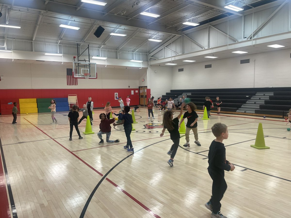 Double classes today @GoodridgeElem …. No problem!!! We are still gettin lots of work on our overhand and underhand throws the same with a one of our favorite @SPARKPhysEd activities, Clean Your Room.