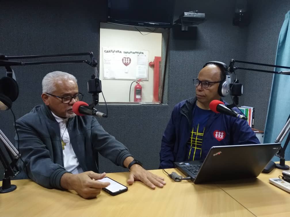 radiofeyalegria's tweet photo. Convenio entre el Ministerio de Educación y la AVEC reconocerá jubilaciones para administrativos y obreros
https://t.co/eI2CNvetsB https://t.co/rmH15CL2nK