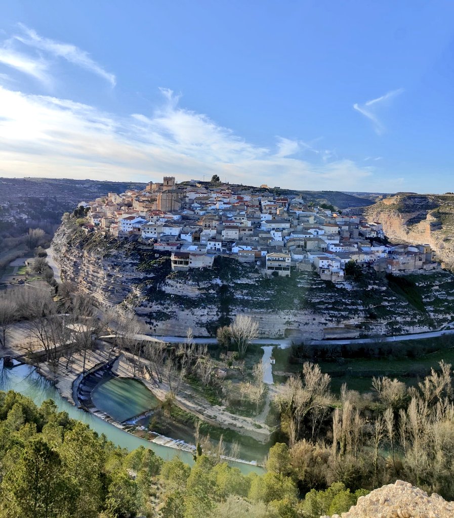 🏡🏞️Miércoles soleado por Jorquera, valle del Júcar. #LaManchuela #Albacete #meteoAB

© Peña