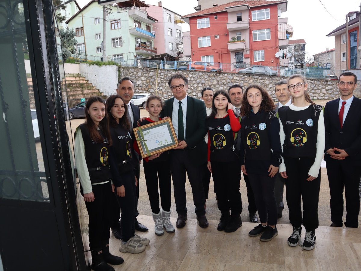 memkocaeli's tweet photo. 2️⃣Gölcük Yücel Koyuncu Bilim ve Sanat Merkezini ziyaret ederek öğretmen ve öğrencilerle bir araya geldi.

@Yusuf__Tekin @MebOrgm @mebtegm @meb_ogm https://t.co/va4PpsZ4Re