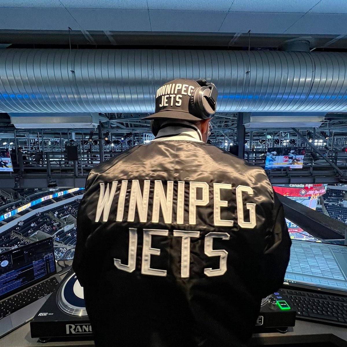 JetsGearStore's tweet photo. New BLACK ICE collection from @Starter now available! 👀

Shop in-store at all Jets Gear locations and online ➡️ https://t.co/IoMCCJJX5e https://t.co/p41ZFx3lWq