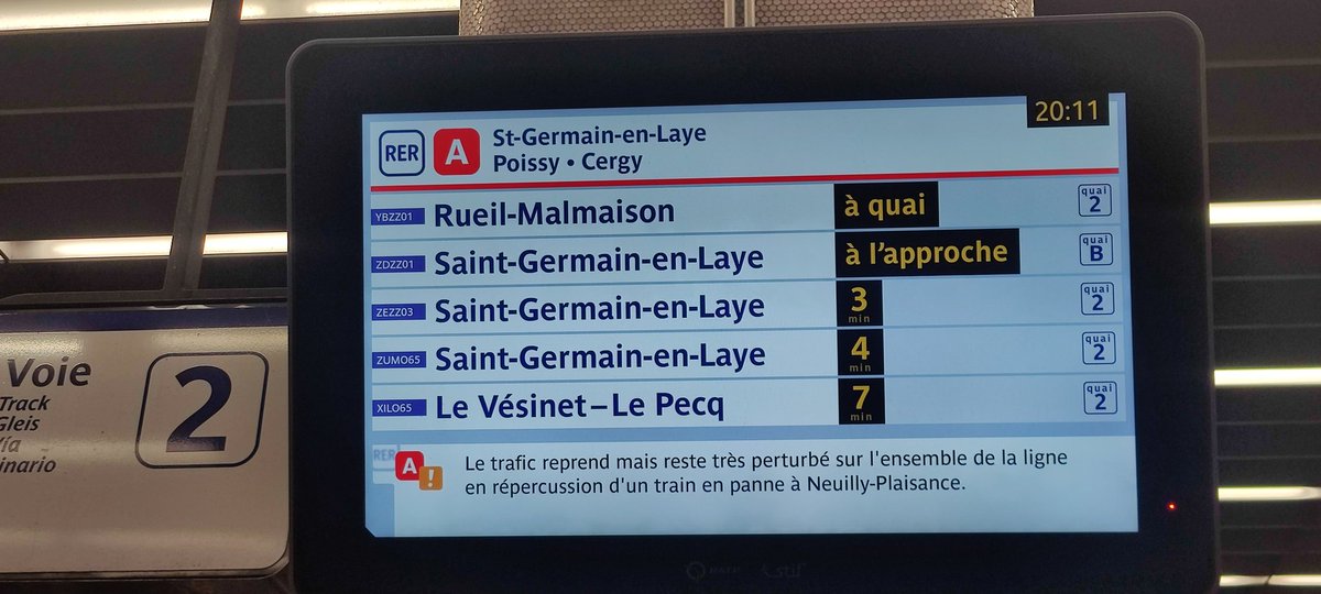 He__Rick's tweet photo. @RER_A et sinon vous savez qu'il y a AUSSI des branches SNCF? https://t.co/DmUtFaOCeW