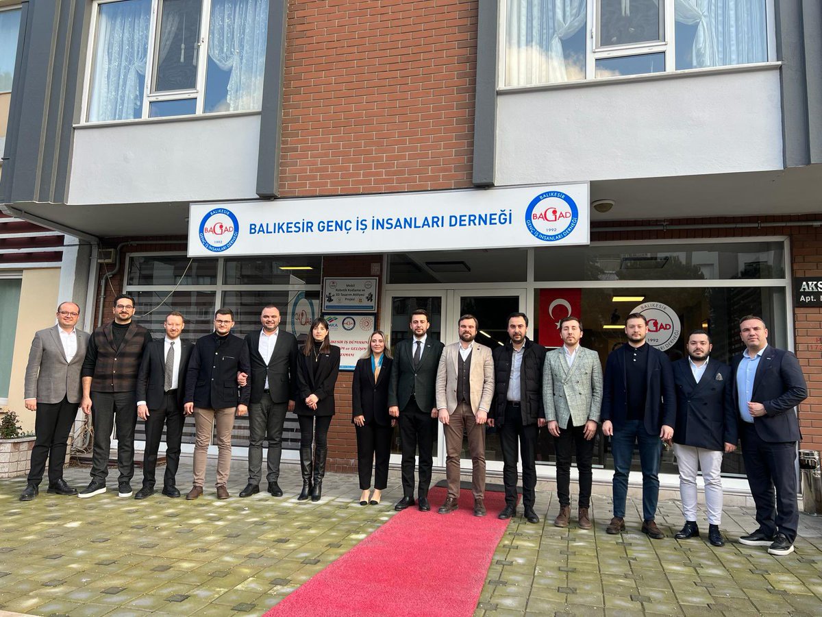 Genç MÜSİAD Başkanımız Av. Ahmet Yılmaz be Yönetim Kurulu üyeleri, BAGİAD Başkanı Mert Kurşun ve ekibine hayırlı olsun ziyaretinde bulundu. Misafirperverlikleri için kendilerine teşekkür ederiz.