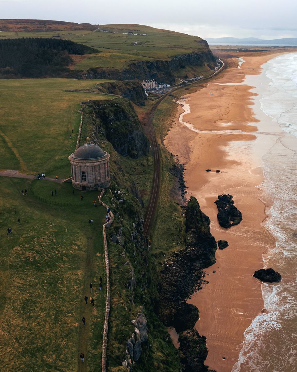 Nothing to see here, sure it’s just a small circular building precariously perched on the cliffs near Castlerock, high above the Atlantic Ocean. Swipe for a reality check, spent way too long people zapping and litter picking on this. A McDonald’s drink is shamefully impressive.