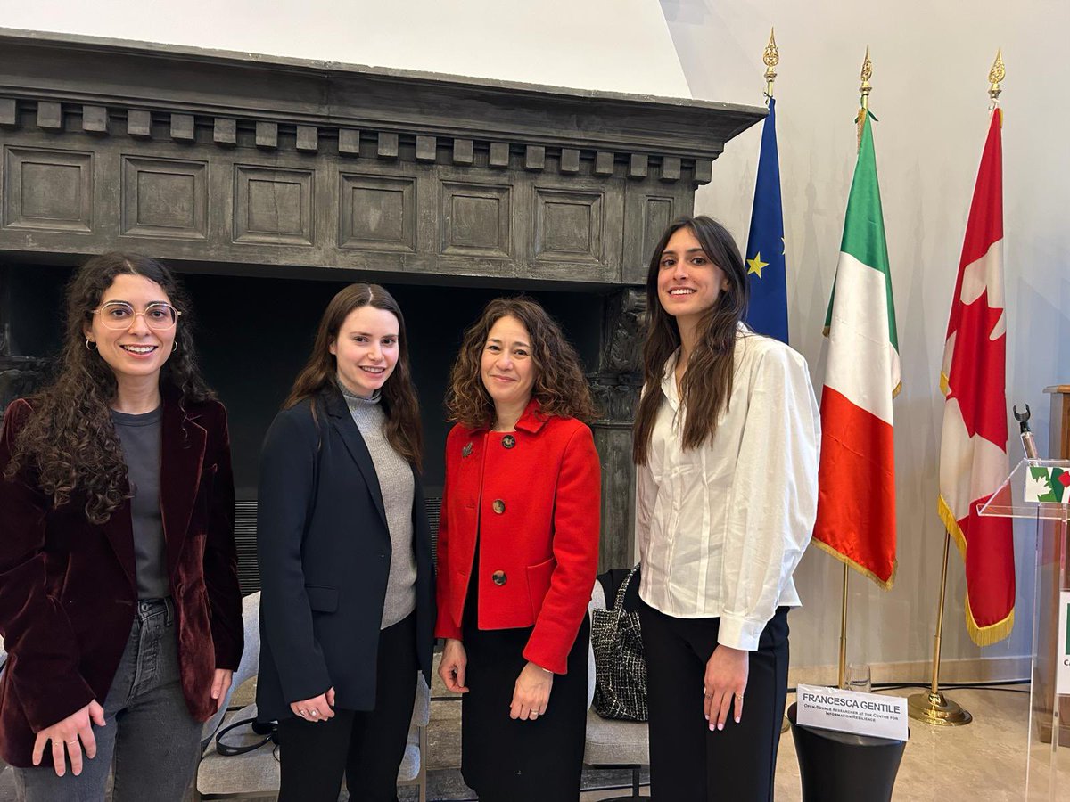 Elissa_Golberg's tweet photo. An impressive group of “pracademics” working on gender dimensions of disinformation.  Merci 
@cassidybereskin @netosessa &amp; Francesca Gentile pour vos recherches sur la violence en ligne. L’uguaglianza di genere online e off giova alla società tutta https://t.co/9eyQsX4xMm