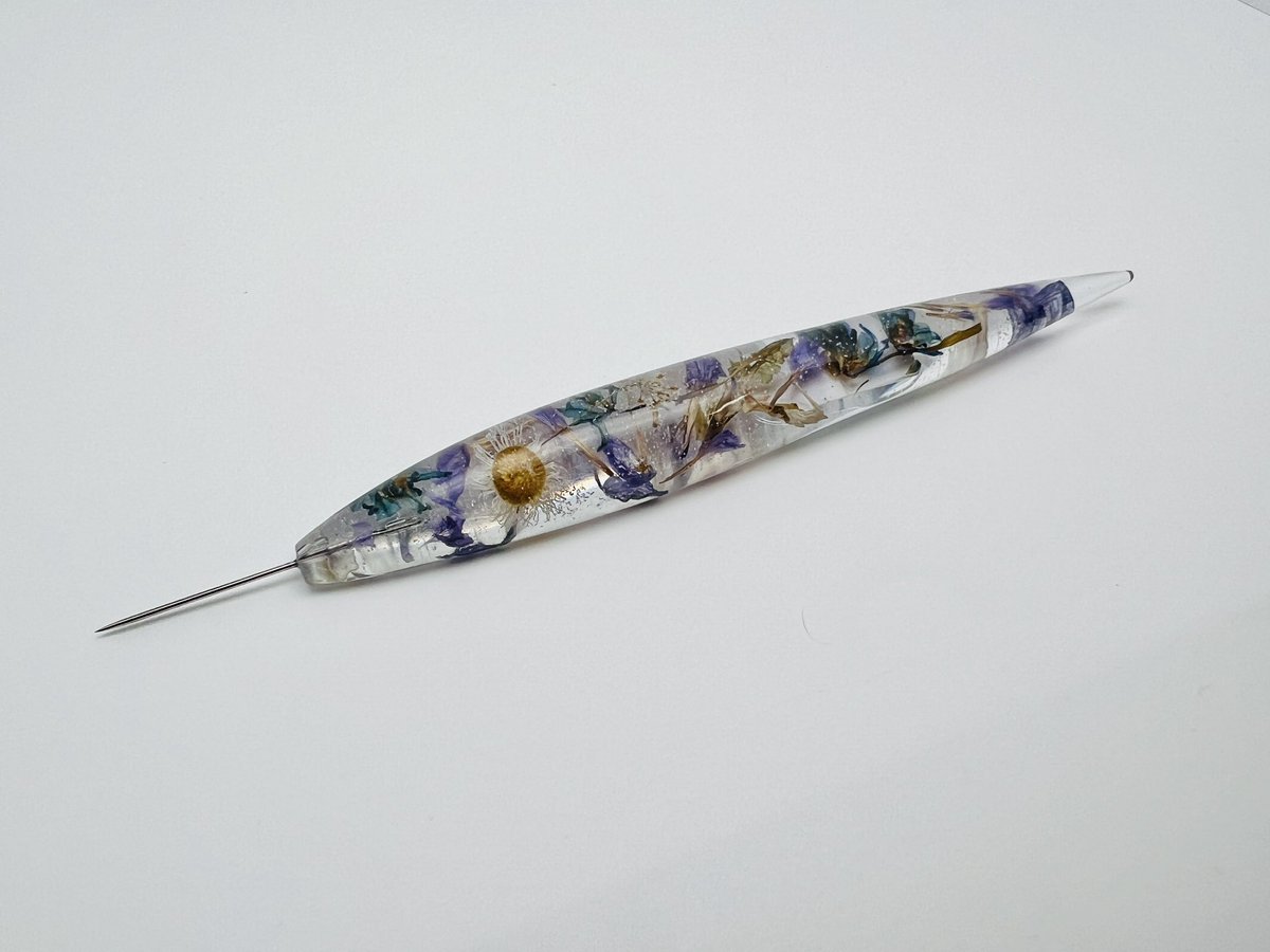 ZaoNecklaces's tweet image. This custom cookie decorating needle tool pen thing has real flowers.