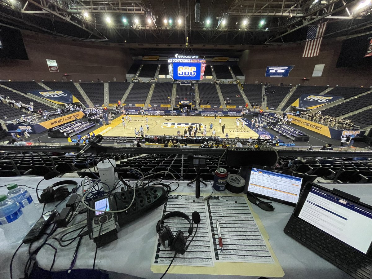 MikeHammett_'s tweet photo. Afternoon hoops as No. 5 ULM takes on No. 12 Georgia Southern in the second round at the SBC Championship. Bud Light Countdown to @ULM_WBB at 2:10 and tip at 2:15 on 1680 AM KRJO, https://t.co/xjZrOrUYSY and 99.7 KRJO on the TuneIn app! #LoveSportscasting #GSvsULM #SunBeltWBB https://t.co/X4H8Klyfer