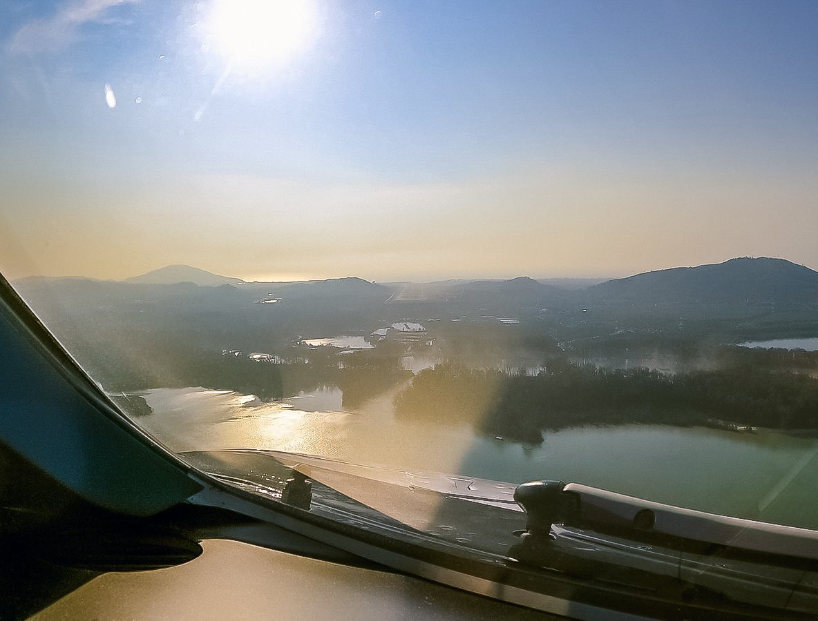 justplanes's tweet photo. 🇸🇪Lovely sunrise 4 and a half hours after takeoff from Stockholm and we land at Phuket right into the sun
#pilot #pilotlife #airlines #aviation #avgeek #airbus #airbuslovers #sunclass #sunclassairlines #a330 #phuket #Thailand https://t.co/AGTKOakeQx
