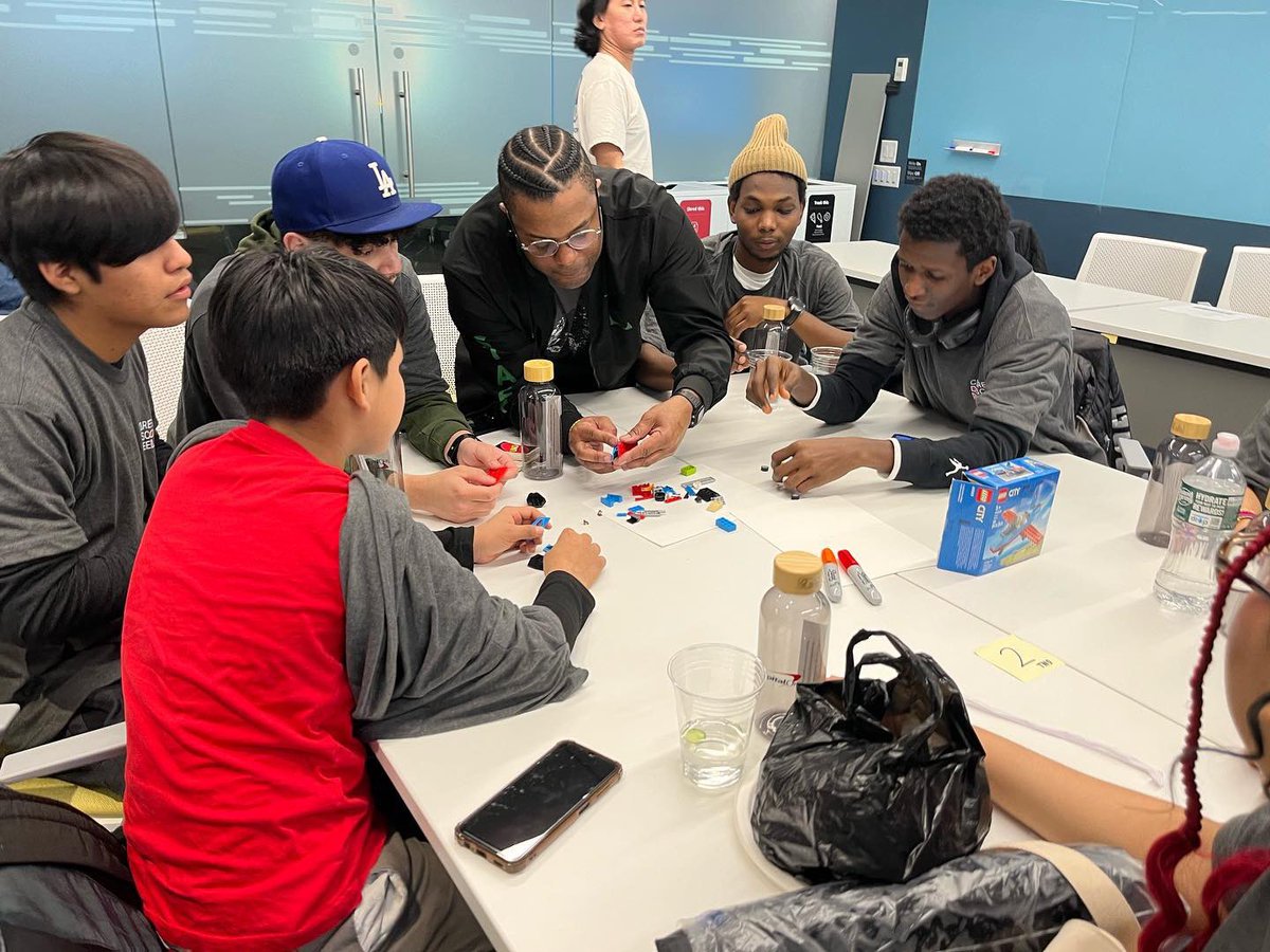 CIOBCitywide's tweet photo. Lyons high school students delving into the world of careers at Capital One during Career Discovery Week! 🌟 #careerconnectedlearning #collaboration #careers #lyonscommunity @LyonsBklyn @DOEChancellor @NYCSchools https://t.co/EHxm55pnxs