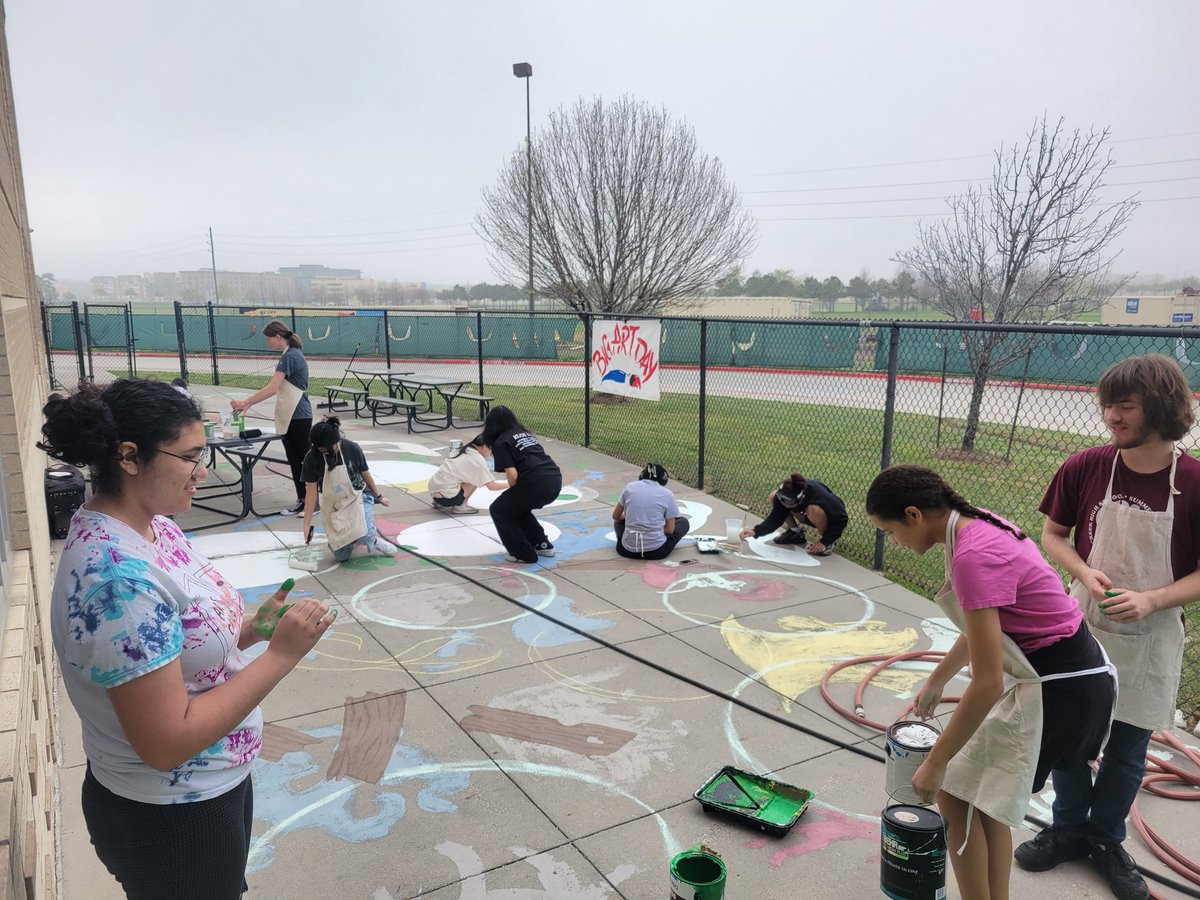 SCHS_Burd's tweet photo. It's our BIG ART DAY event and art club and NAHS teamed up for some beautification #bigartday24 #schsartrocks @SCHSArtDawgs @HumbleISD_SCHS @VisualArtHumble @TXarted https://t.co/mvP6AUQJYL