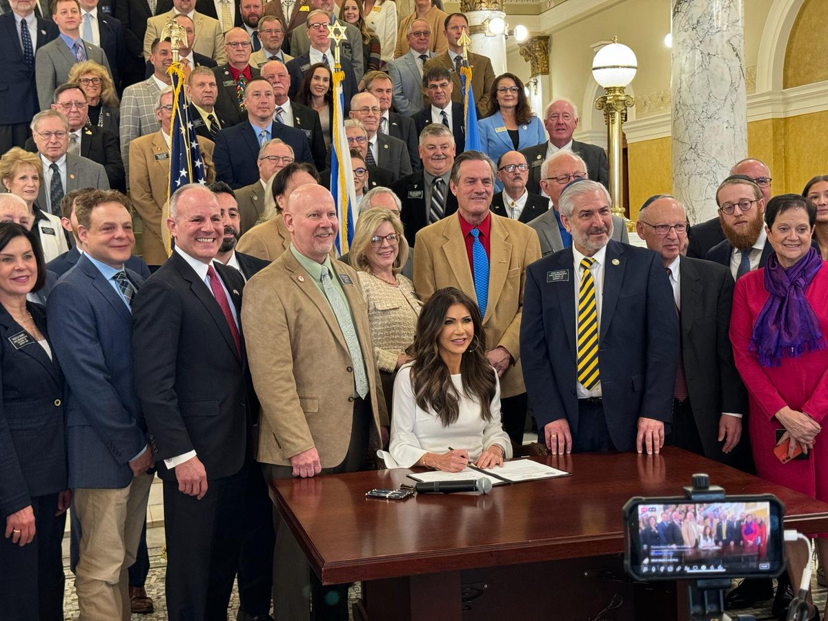 Historic Legislation Today in South Dakota 💫 Our CEO, Elan Carr, had the honor of speaking at the signing of historic legislation to protect Jewish people against rising antisemitic acts of hatred. #Antisemitism #Legislation #IACImpact #NeverAgainIsNow #southdakota