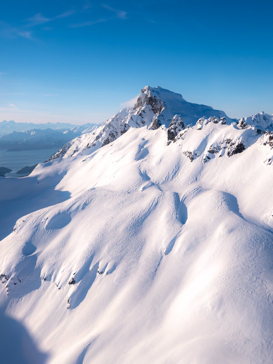 What makes a glacier? Snow! And lots of it... When snow builds upon itself, it compacts, eventually compressing into ice in the form of a glacier. 🌨️➡️❄️➡️🧊 Read the 'recipe' for a glacier: nps.gov/places/glacier…