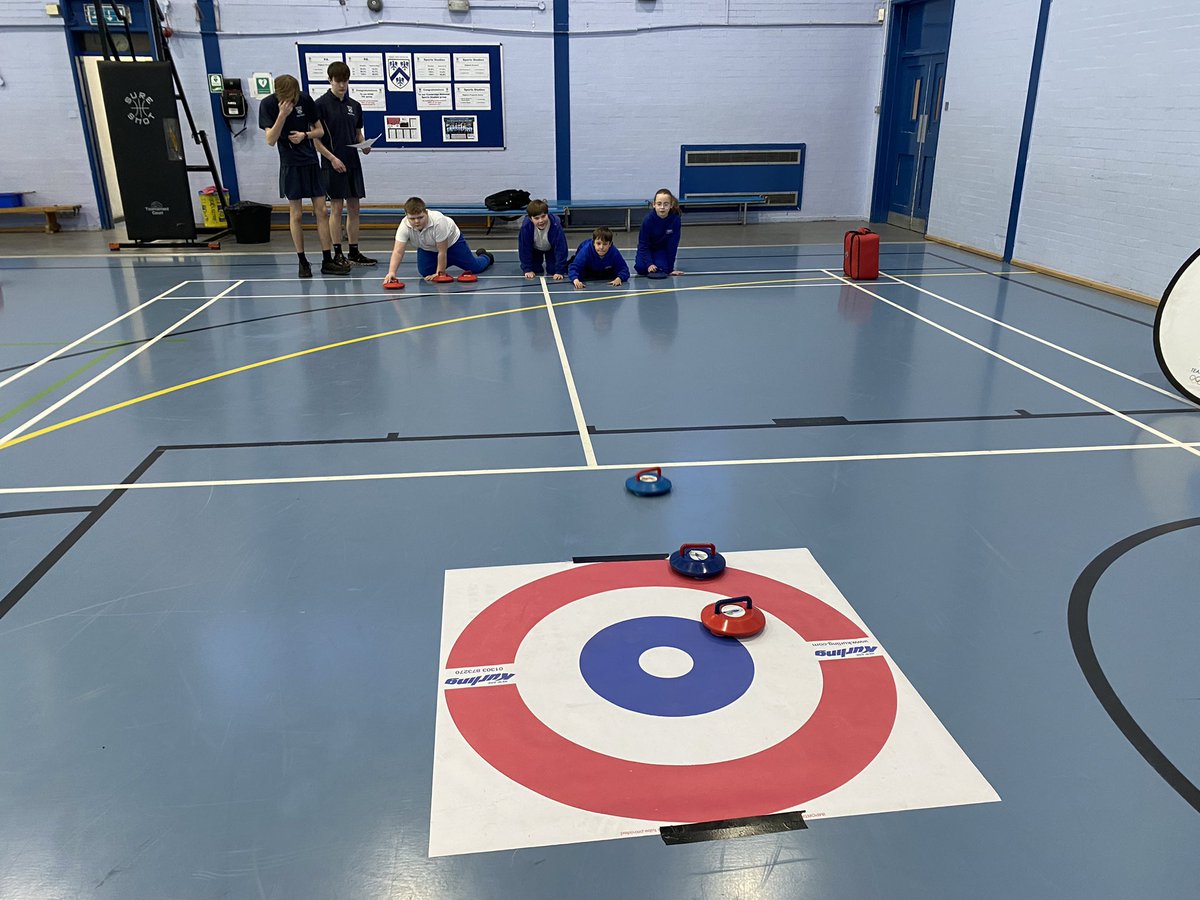 Well done to our Kurling superstars 🤩

A fantastic event at @BirkdaleHS_PE organised by @north_sefton 

Our team had lots of fun!

🔵🎯🟡