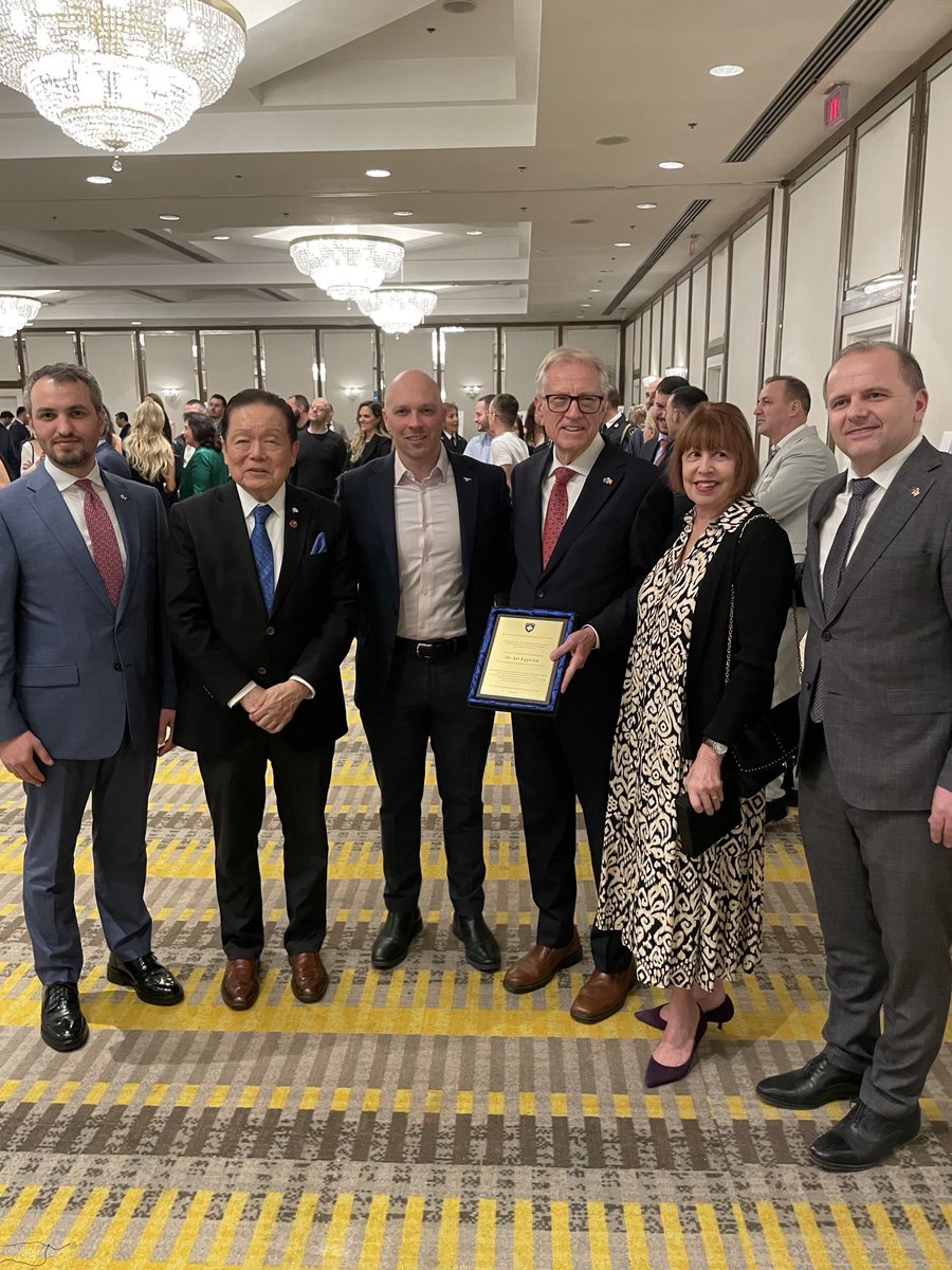 BradMBradford's tweet photo. It was wonderful to spend time with leaders from the Kosovo and Albanian communities. 

To commemorate Kosovo’s Independence Day, these communities presented us with traditional folk dance and other incredible musical performances. 

This was also an opportunity to recognize the accomplishments of Art Eggleton, who was the Minister of National Defence at the time of the 1999 Kosovo conflict. 

Thank you for welcoming me to your big celebration 🇽🇰🇦🇱