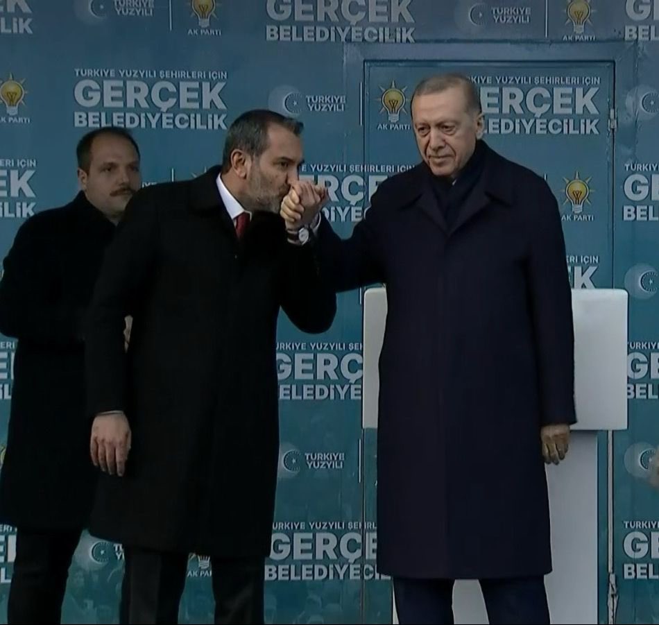sahin_serifoglu's tweet photo. Davasına adanan bir ömür, biz şahidiz ve sonuna kadar seninleyiz Sayın Cumhurbaşkanım…

Rabbim, sizi başımızdan eksik etmesin.

@RTErdogan https://t.co/WtOghGIHrR