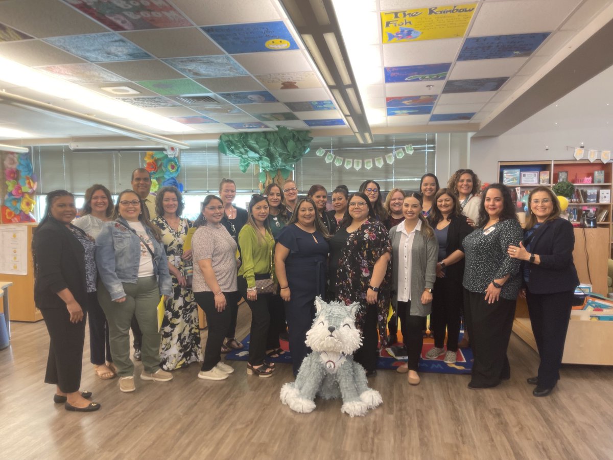 Dra. Olivia Hernández (@oliviahdzc) on Twitter photo Un honor visitar <a href="/SAISDTwain/">Twain Academy, SAISD</a> with the <a href="/KilleenISD_/">KISD Sports</a> .You know you are in a dual language school cuando el español prevalece en toda la escuela. Gracias! <a href="/UTSADualLangLab/">UTSA Dual Language Community Lab Schools</a> for sharing and receiving us. <a href="/TNTP/">TNTP</a> <a href="/TA4BE/">TABE</a> <a href="/DrJaimeAquino/">Jaime Aquino</a> Un honor visitar <a href="/SAISDTwain/">Twain Academy, SAISD</a> with the <a href="/KilleenISD_/">KISD Sports</a> .You know you are in a dual language school cuando el español prevalece en toda la escuela. Gracias! <a href="/UTSADualLangLab/">UTSA Dual Language Community Lab Schools</a> for sharing and receiving us. <a href="/TNTP/">TNTP</a> <a href="/TA4BE/">TABE</a> <a href="/DrJaimeAquino/">Jaime Aquino</a>