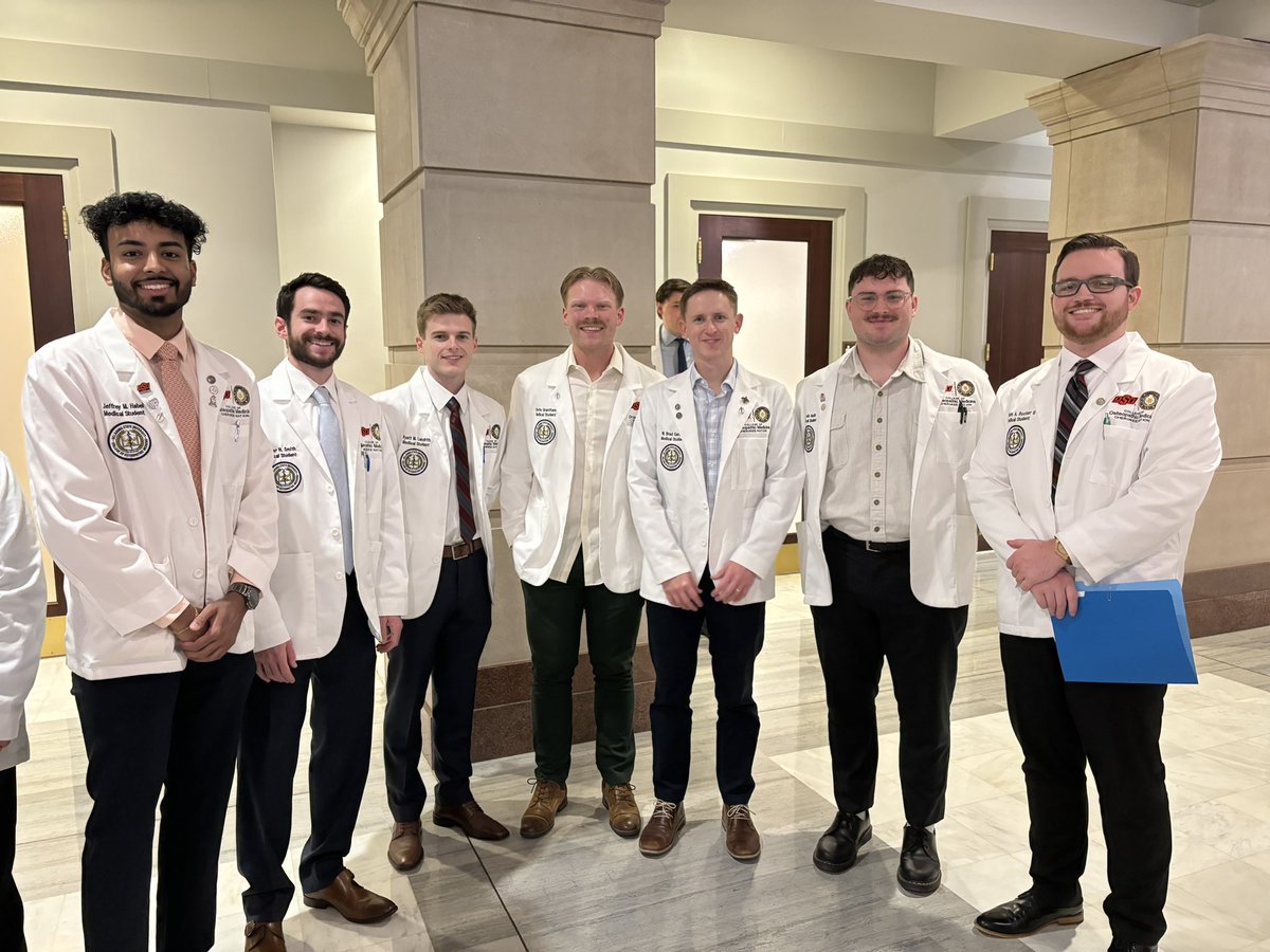drbray's tweet image. Osteopathic Medicine Day ~ Oklahoma State Capitol! 

#MedicalStudents from #OSUMedicine with #OOA #mentorship spent today speaking to legislators about the importance of ensuring all #oklahomans have access to healthcare! #advocacy #OSUMedicineCN #ProudDO 
@OSUMedicine @OKOSTEO