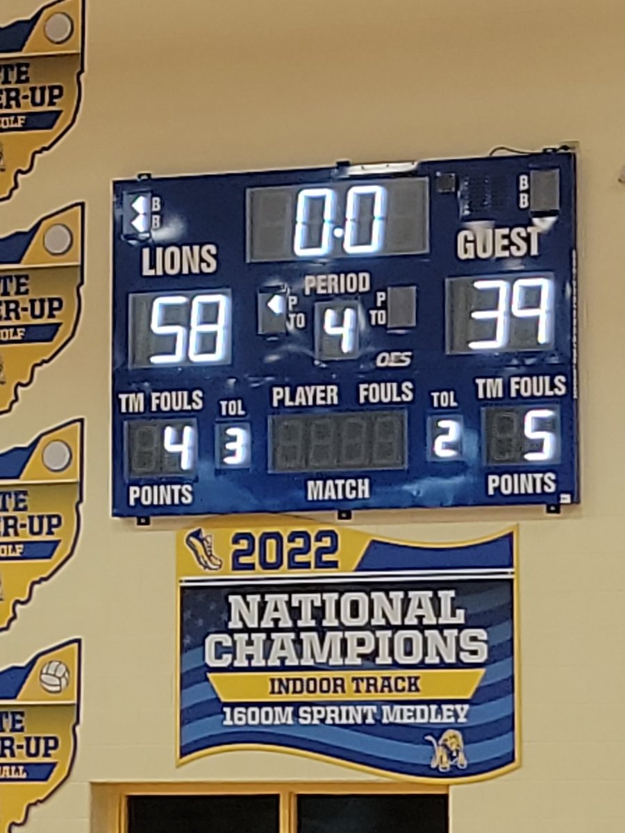 CoachQstats's tweet photo. @HWBBall15 @Warrensville_BB move on to Saturday! https://t.co/2NALi20Ahm