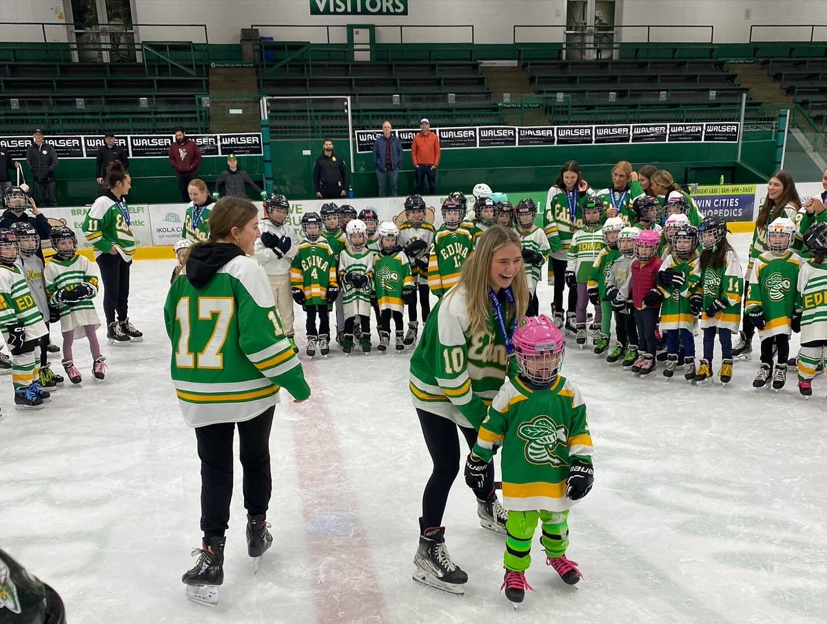 EHSgirlshockey's tweet photo. Is there a better way to celebrate a State Championship than with the best youth program?! What a night!!! Thank you all for coming out to celebrate! 💚🐝🤩 https://t.co/XaUIIpSxz4