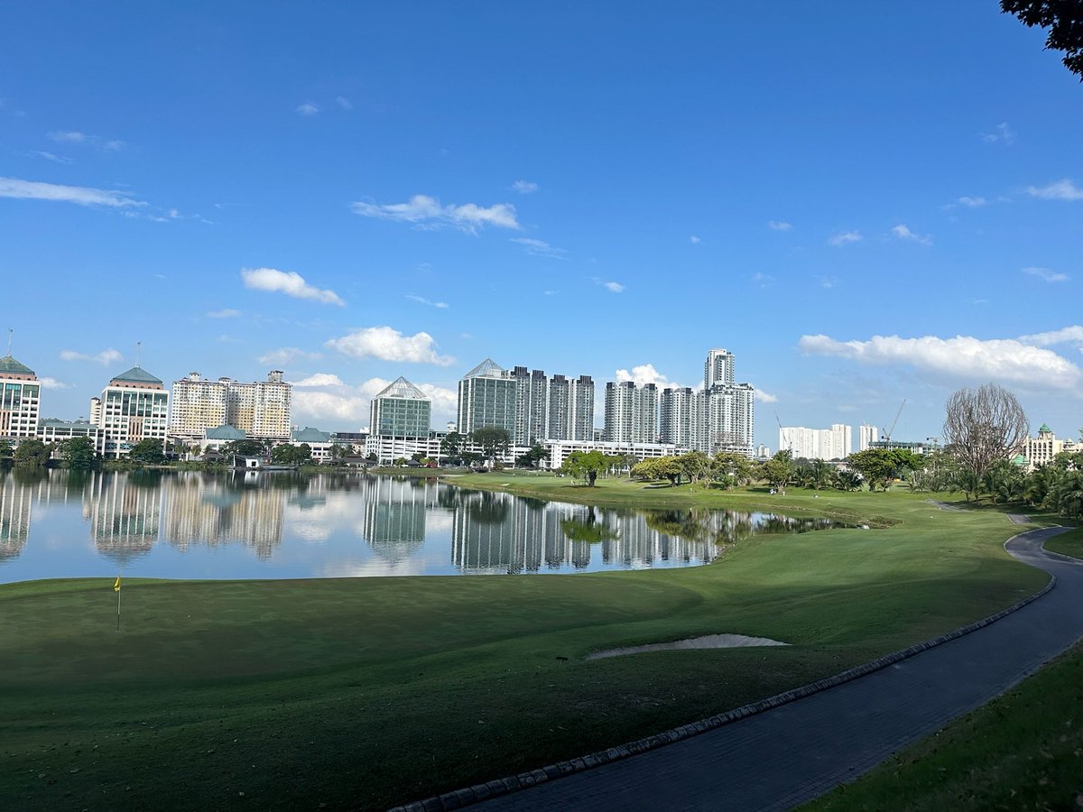 ⛳️ Teeing off for breathtaking views! - The Mines Resort & Golf Club What are your 'wow!' moments when it comes to stunning scenery on a golf course? #golf #golflover #naturelover #beautifulcourses #golfphotos