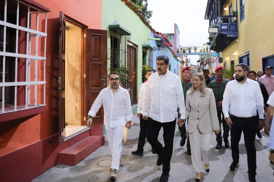 #EnVivo 📹 | Jefe de Estado <a href="/NicolasMaduro/">Nicolás Maduro</a> ordena "la sustitución de aranceles por parte del SAREN para la constitución de iglesia, disminuir el valor de las tasas en virtud de ser valoradas actualmente como empresas y establecimientos comerciales y la disminución del cobro de