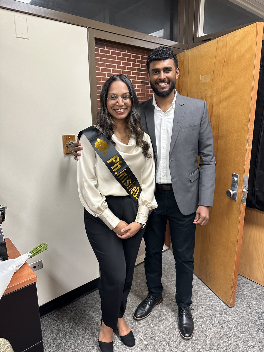 SombersLab's tweet photo. Congratulations to the newest Sombers Lab PhD - Dr @_chathuri_ !!  I am so proud of your hard work and cannot wait to see all that you will accomplish!  What a great talk today!!!  #CURRENTlydoctor, #somuchPOTENTIAL, @NCStateChem https://t.co/9UoLFOVJK2