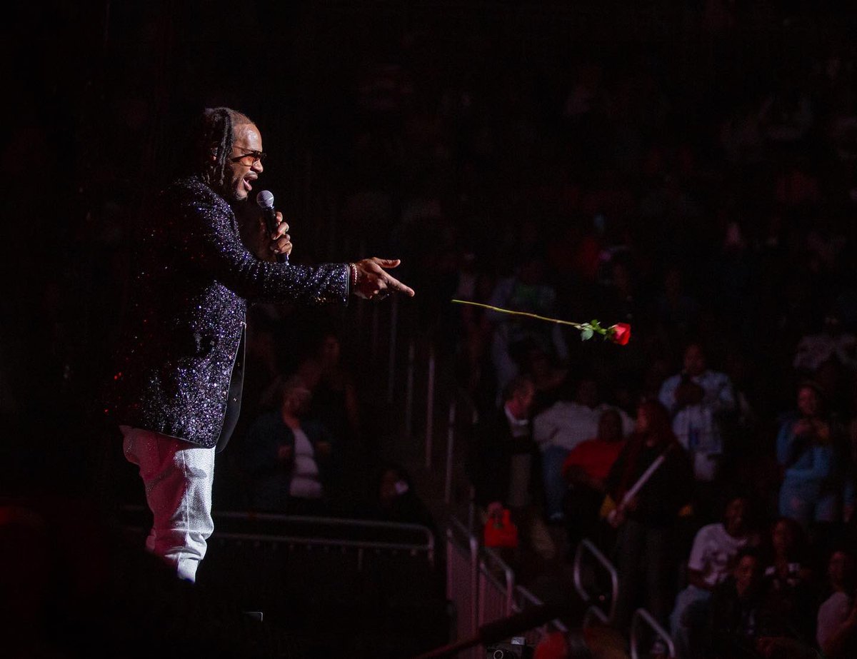 FiservForum's tweet photo. It was a 🔥 Saturday night at The Love Hard Tour with with Keyshia Cole, Trey Songz, Jaheim, and K. Michelle. ❤️‍🔥🥰🌹

📸 Ty Helbach Photography https://t.co/5qGcNtXRLS
