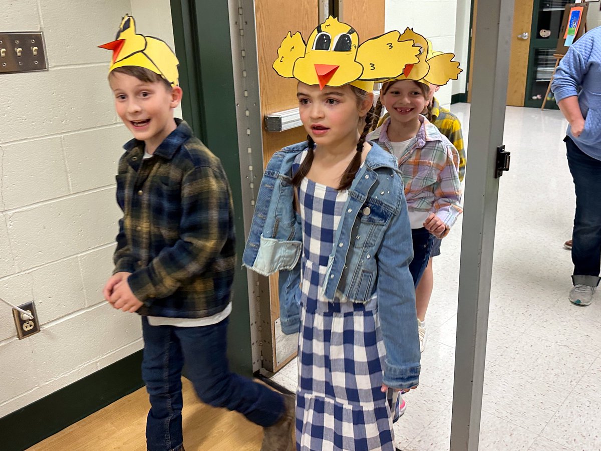 FairwayElem's tweet photo. Full house tonight for the Barnyard Hoedown! Man, we have the absolute cutest farm animals and farmers around! 🐷🐥🐮🐑 Way to go 1st graders, 4th grade strings students &amp; fiddle club members! What an AMAZING show! We love you all! @FairwayElem #FairwayFamily https://t.co/Z6kbWECNiP